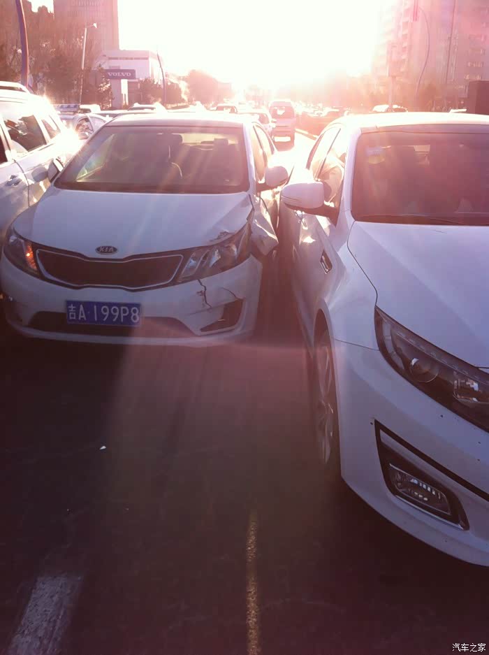【图】追尾了,求安慰_起亚k5论坛_汽车之家论坛