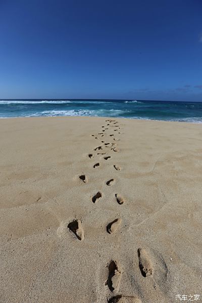 沙滩上的脚印 唯美图片