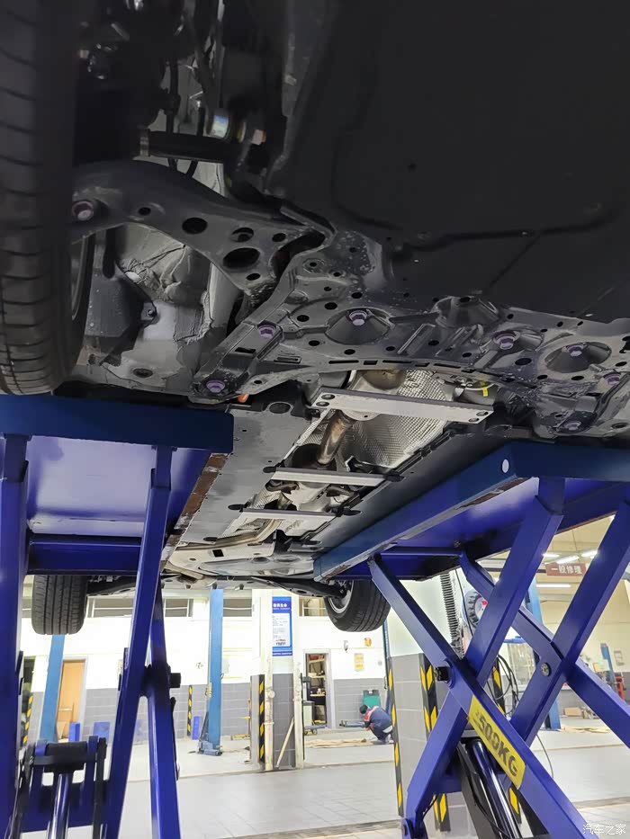 【图】21款混动底盘还是有三根铝合金横梁的_雷凌论坛_汽车之家论坛