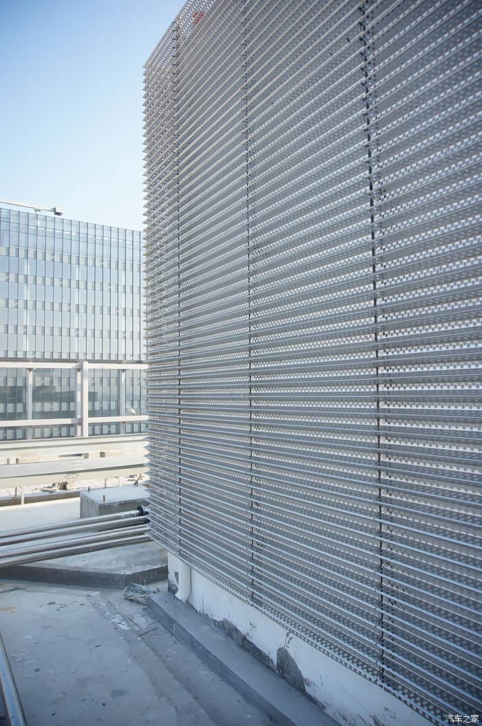 开着m50v去工地现场