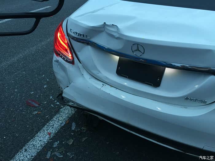新车被追尾,悲催!_奔驰c级论坛_汽车之家论坛