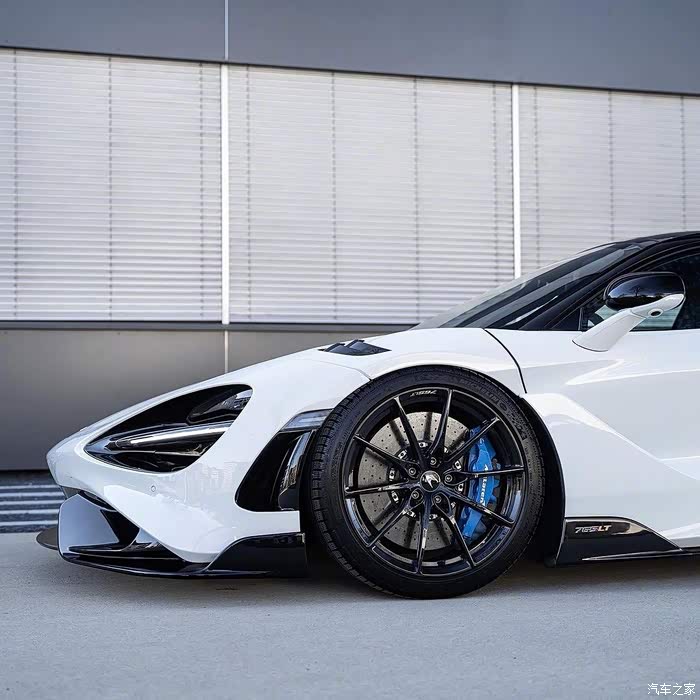 帅气的白色迈凯伦765lt