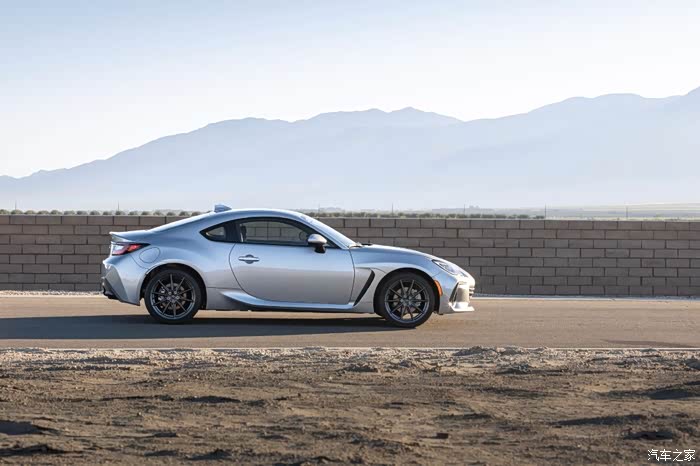 斯巴鲁 brz 银色质感太赞了