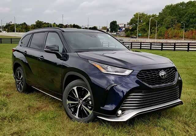 丰田汉兰达xse黑色的网状设计提升了很强的运动感