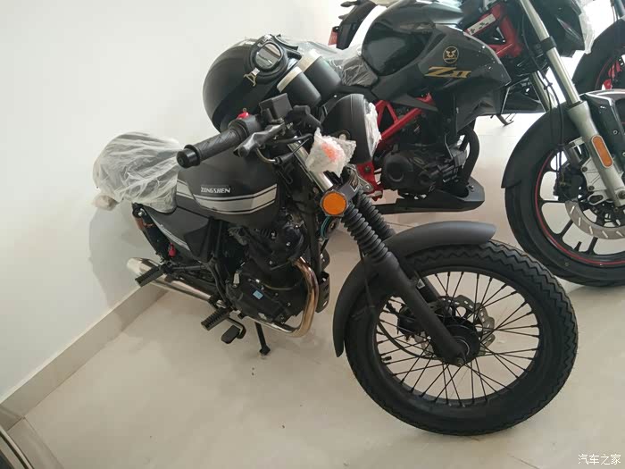 无意中发现宗申新出的复古150.裸车8180,目测7500能拿下.