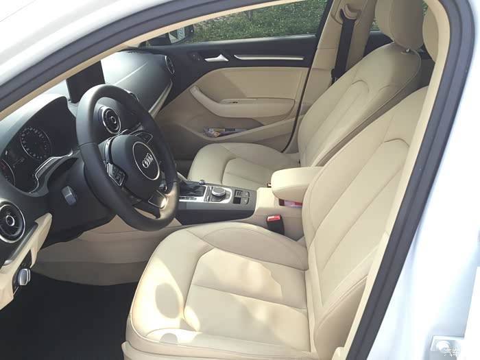 166803 | 回复: 462 奥迪a3论坛 【外观内饰满意】a3三厢舒适1.