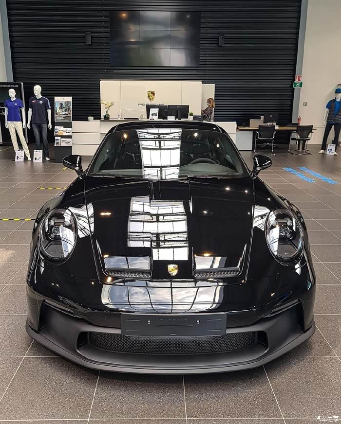 黑色保时捷911992gt3轮圈黑金组合