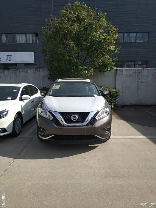 下周提车,车到4s店了,今天去看了看,琥珀金楼兰