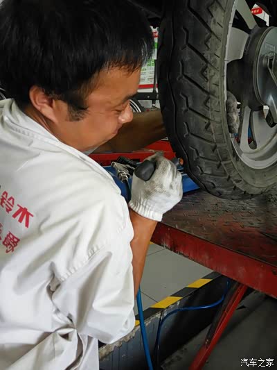 辣条补胎,本来想内补,但车友都觉得不是很值,好的,再跑一段时间我就换