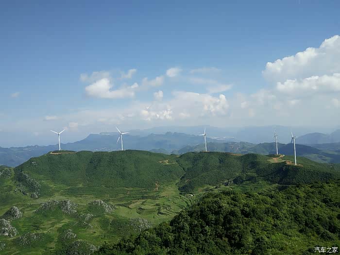 驾着小拓到我们云南本地的基督山顶峰