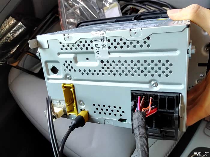 老昊也折腾装杂交版rcd510及倒车后视装扶手箱usb接口