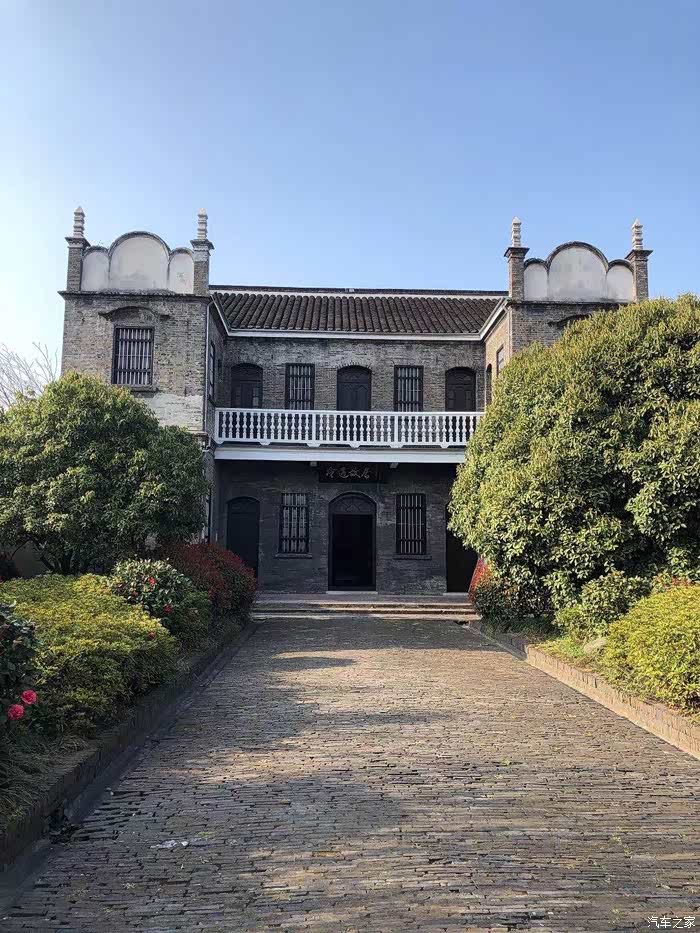 参观冷遹纪念馆