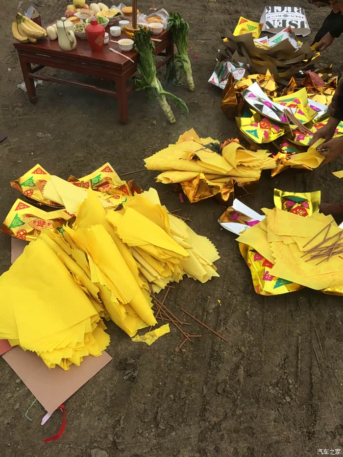 再火纸里面再放上些香.