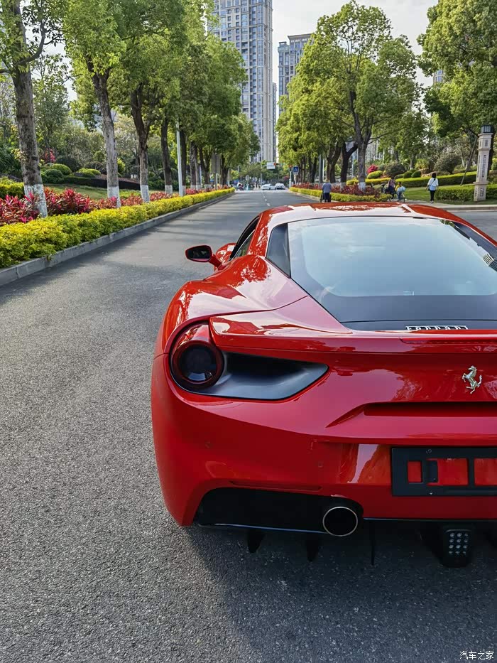 我的红色骏马法拉利488gtb