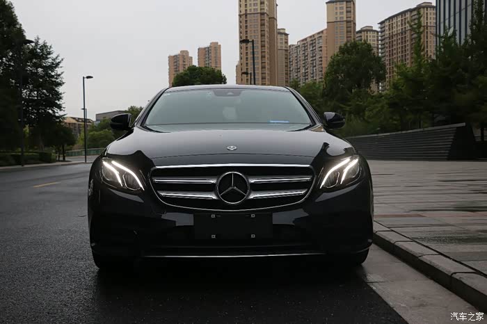 奔驰e级炭灰蓝大标提车作业