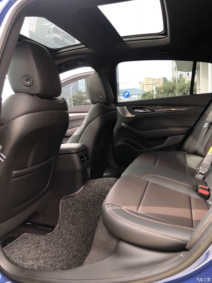 凯迪拉克ct5 豪华不至于颜值