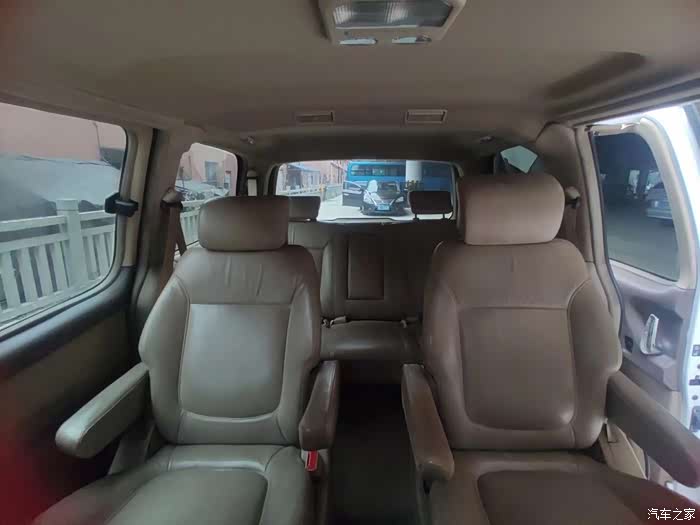 老款的别克gl8也很不错,坐起来也很舒适吧.