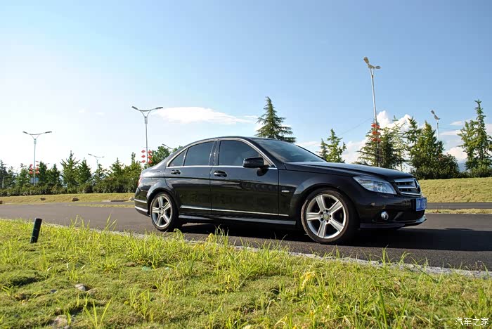 老车也来露脸车况依旧完美的w204奔驰c200运动版