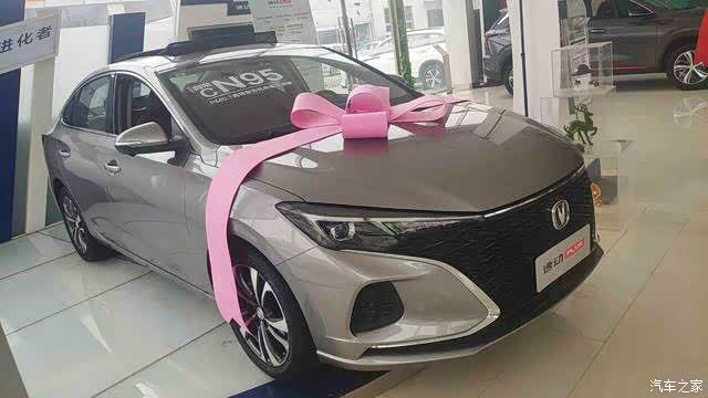 长安逸动plus轮毂的造型非常时尚又运动