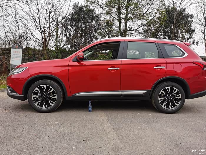 春光灿烂开着我的红色欧蓝德驰骋江湖