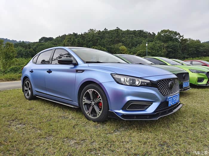 名爵车友会聚会,各路改装风格吸引眼球.