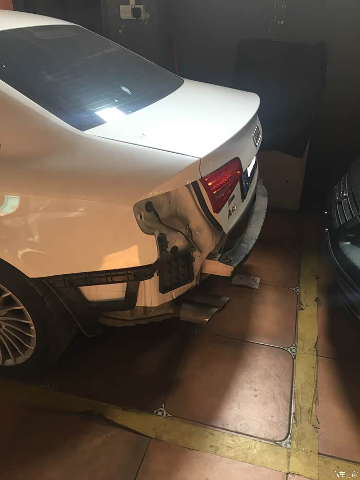 请问奥迪a4l的后防撞梁能加装泡沫板么