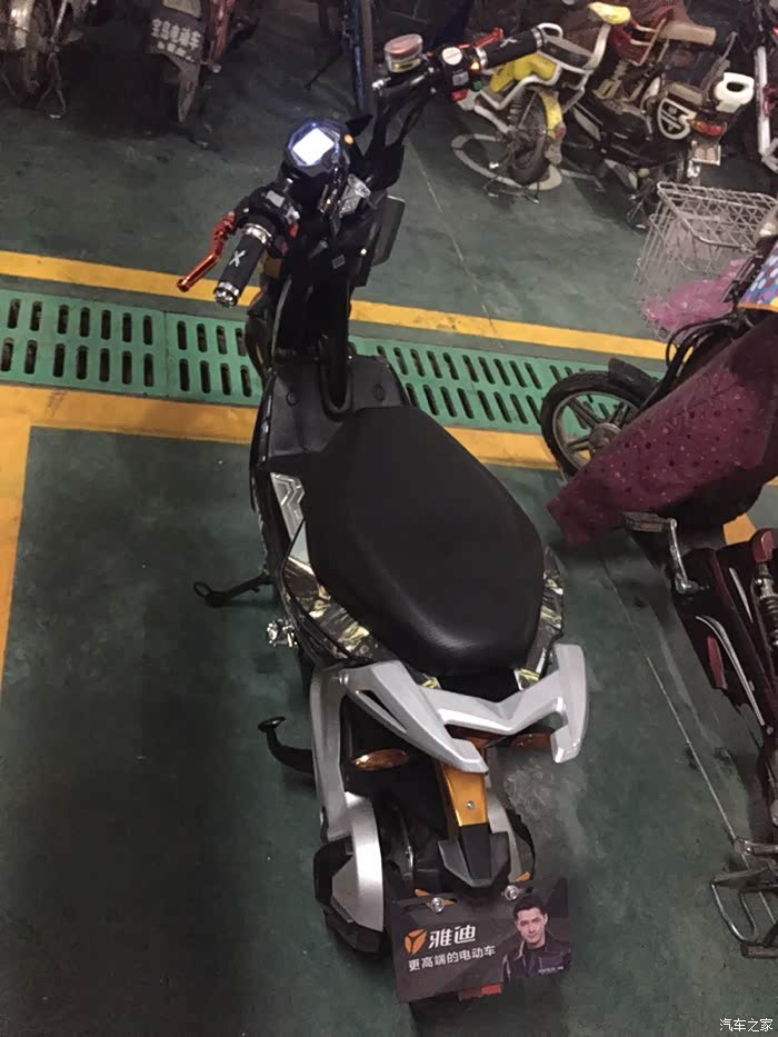 准高三学子喜提雅迪战警电摩!