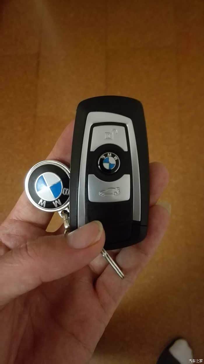 首提烟台第一辆2016款宝马320li豪华版勃艮第红