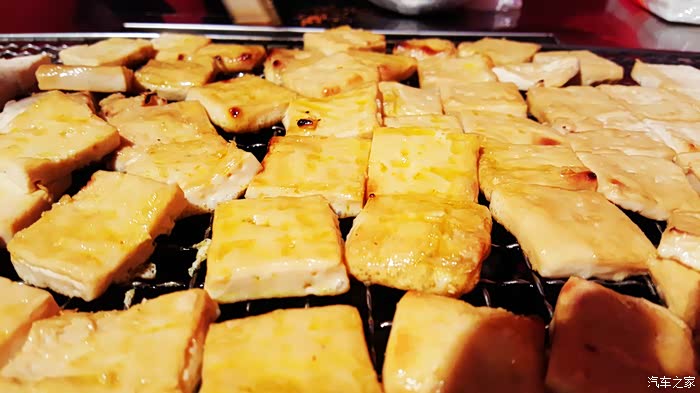 【以美食之名】 百吃不厌的贵阳夜宵,特色"爆浆烤小豆腐"
