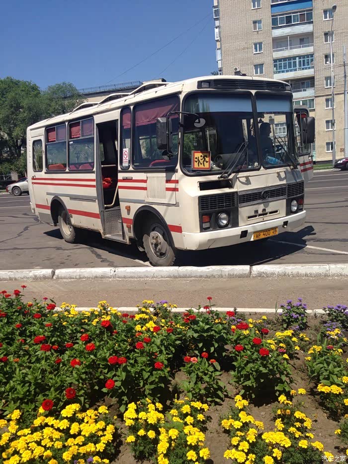 布市的公交车很破,都国产的