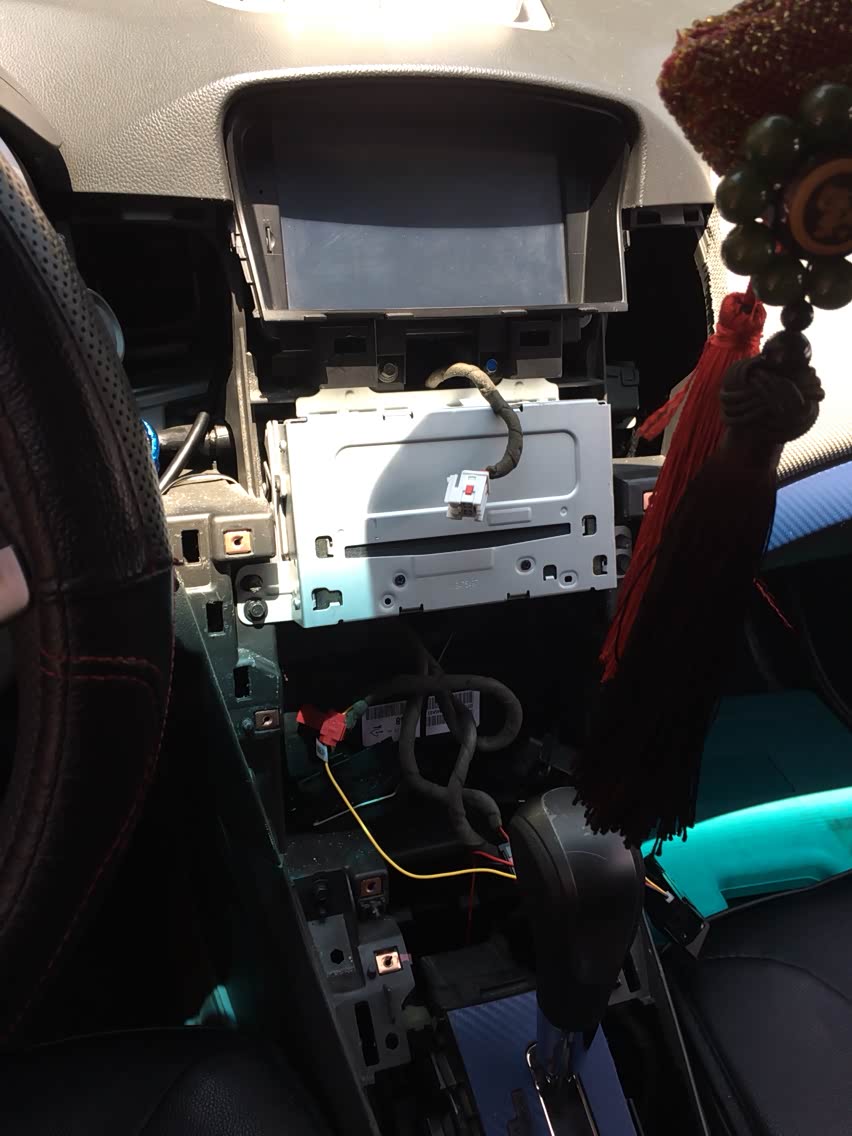 黑版请教下科鲁兹中控屏幕不亮,按键无反应,有解决方法吗