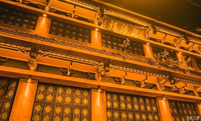 观佛楼:这里是乐山睡佛的最佳观测点