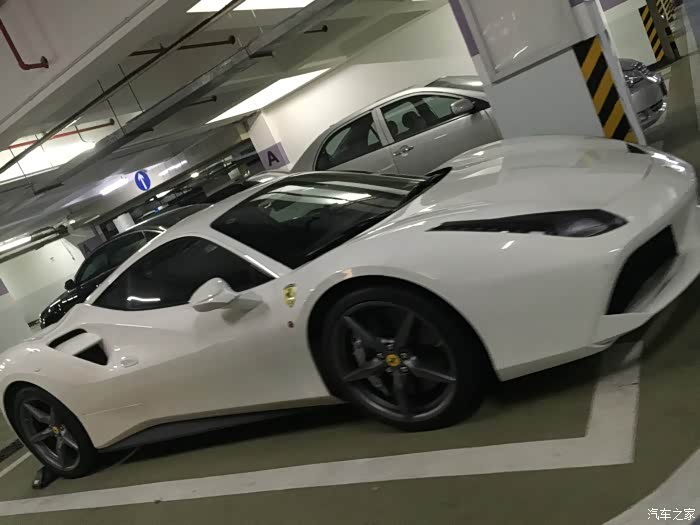 【图】停车场遇到488_法拉利论坛_汽车之家论坛