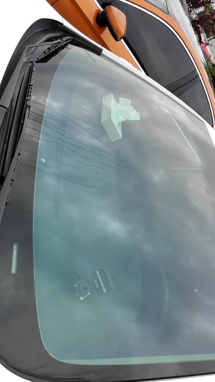 玻璃上的痕迹到底是什么?