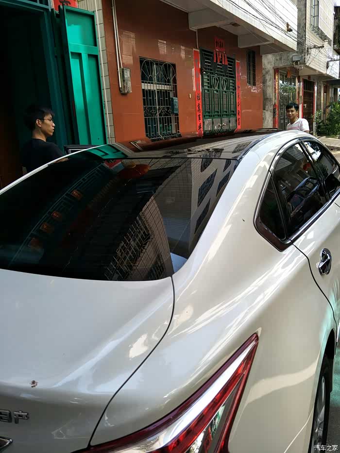 白色天籁黑顶膜贴起