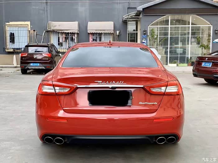 橙色玛莎拉蒂总裁