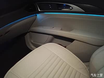 车内氛围灯有感觉~而且色可调