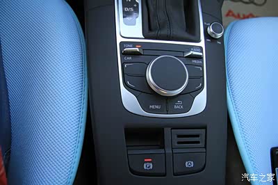 奥迪a3三厢提车作业