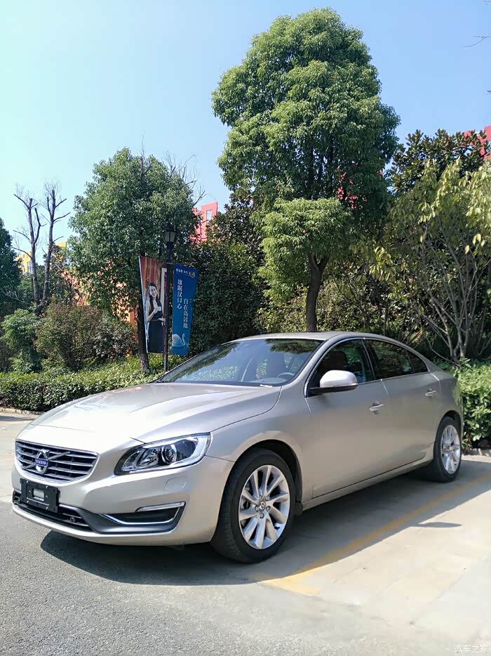 耀目沙和白色到底选哪个?纠结死我了