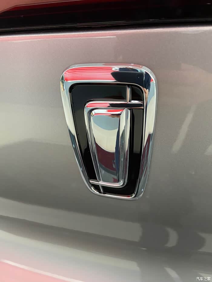 这款车标高端大气.打开全新的奔腾理念.让我们的t55大卖.