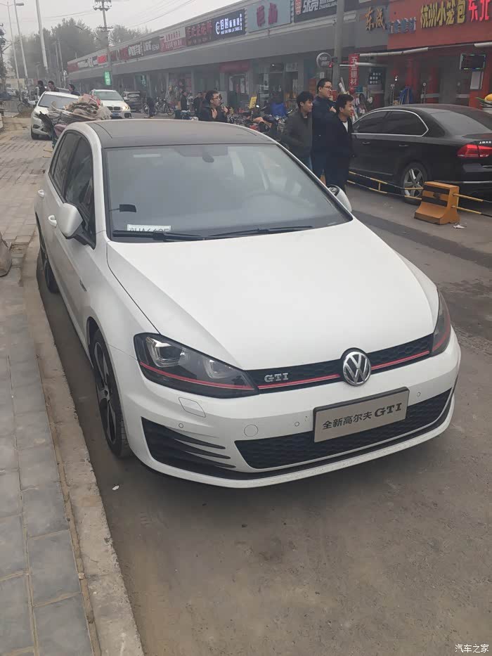 北京财满街看见白色gti七代现车刚提的真不错