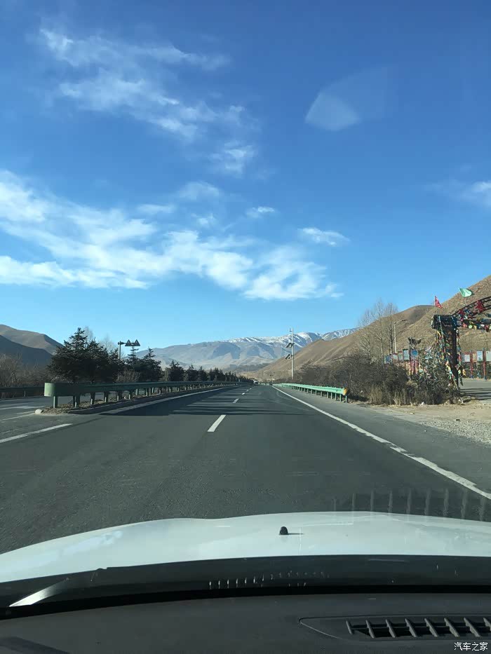 走的京藏高速,沿途车少路直,随处按下快门都是美景!