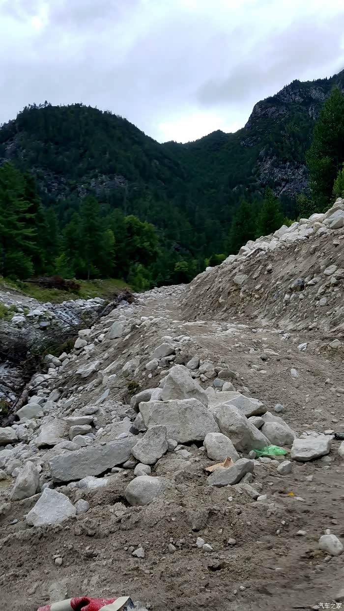 路超级烂,泥路,水坑,弹坑,搓板路,石子路等,几乎你能想到烂路都有,20