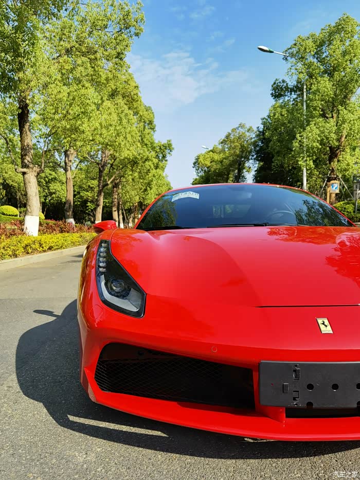 我的红色骏马 法拉利488gtb