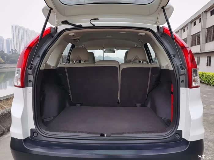 本田crv外形不错,内饰不错,空间不错.