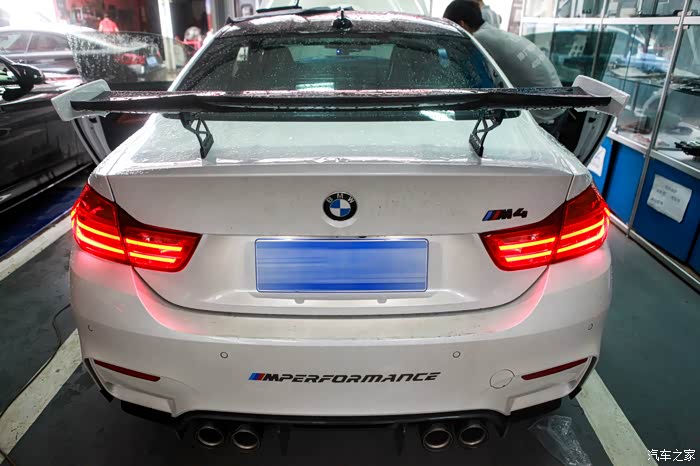 上m4gts尾灯