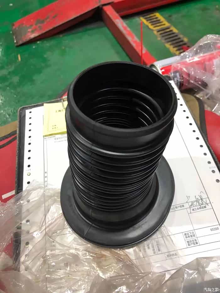 大家都看看自己的前减震器防尘胶套吧