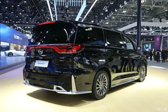 很多年轻人喜欢的mpv车型传奇m8