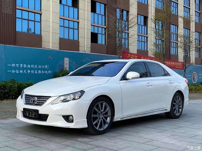 丰田锐志运动感很强的一款b级车