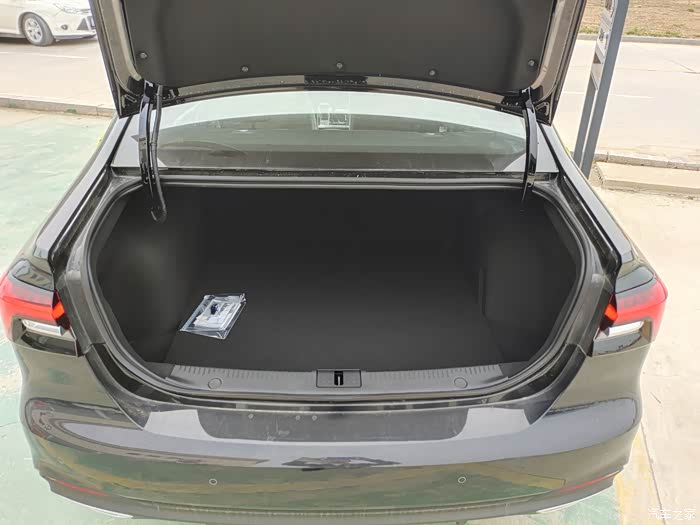 后备箱空间很大